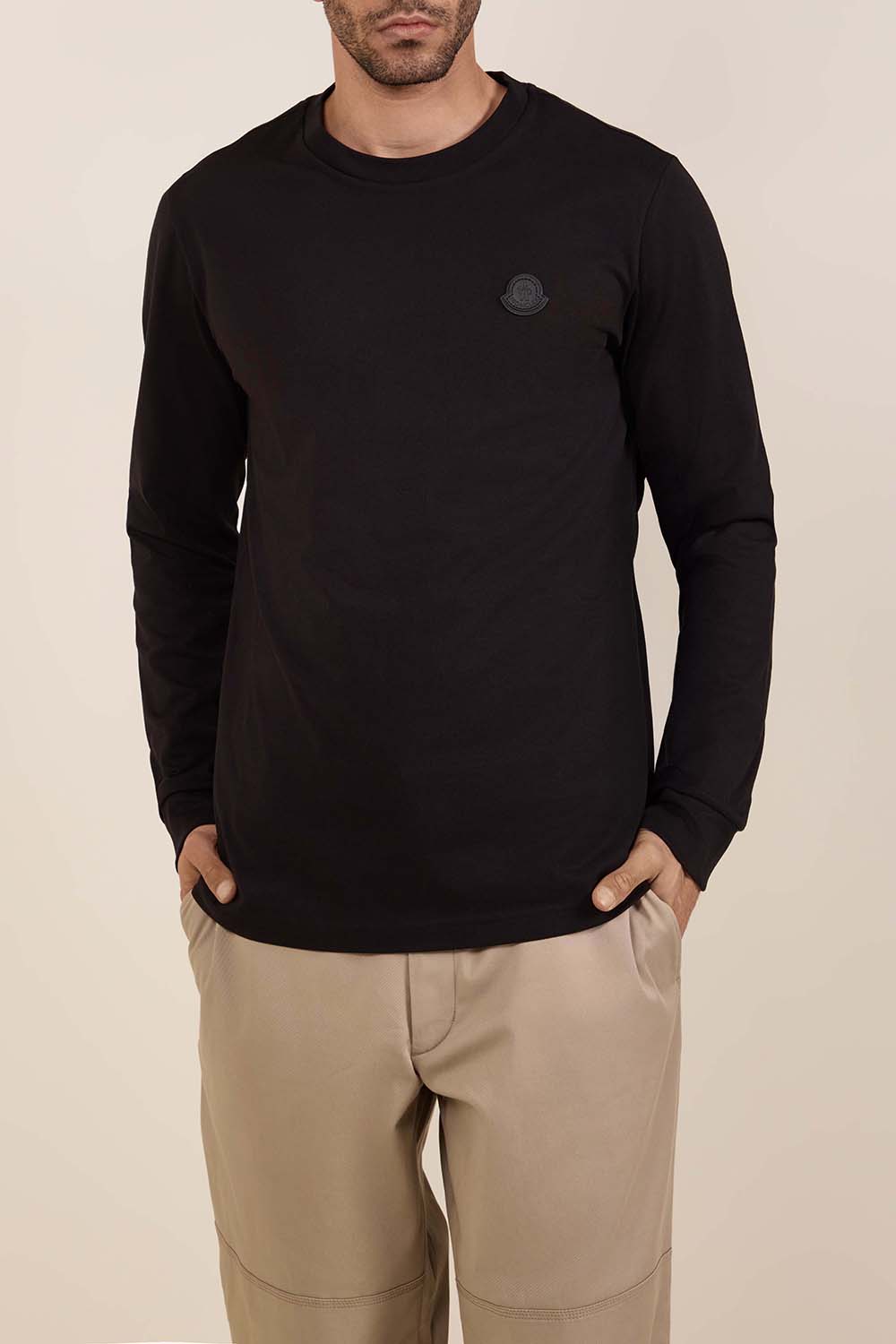 תמונת דוגמן קידמית של חולצת טי