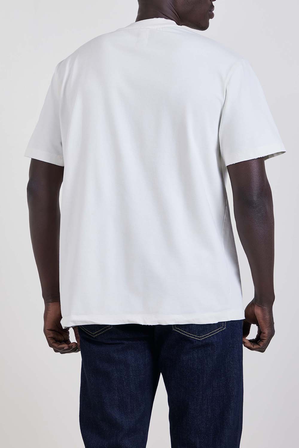 תמונת דוגמן אחורית של חולצת טי