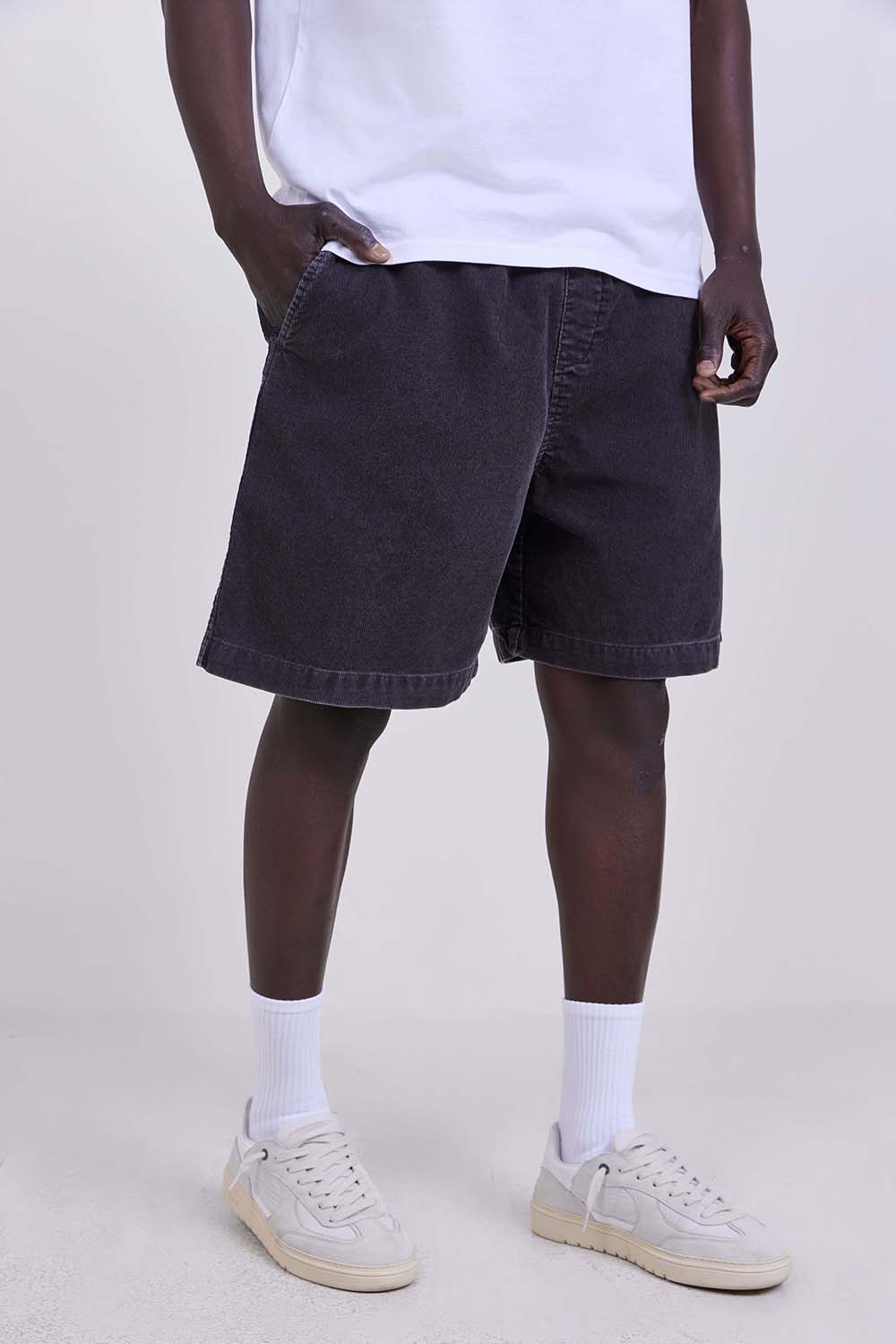 תמונת דוגמן קידמית של מכנסי ברמודה