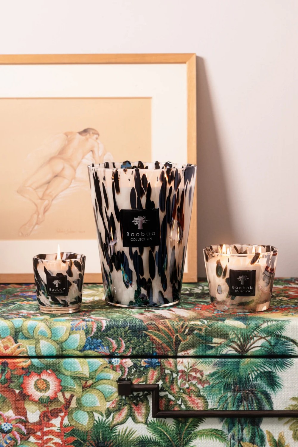 תמונת פנים של 16 Black Pearls Candle