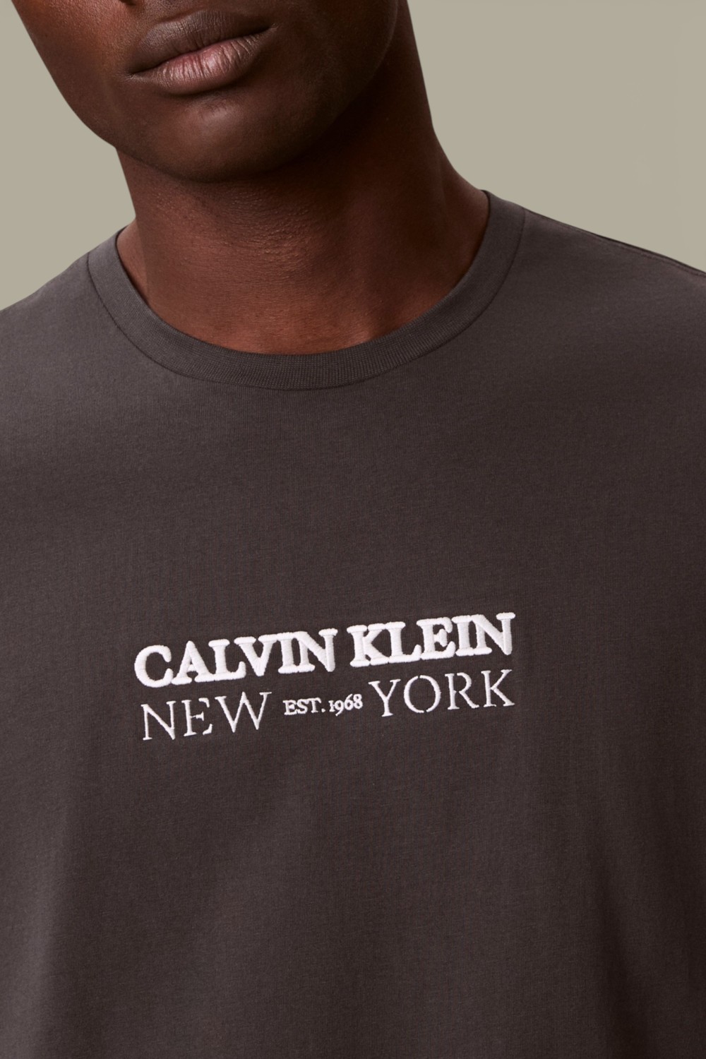 תמונת תקריב דוגמן של חולצת טי