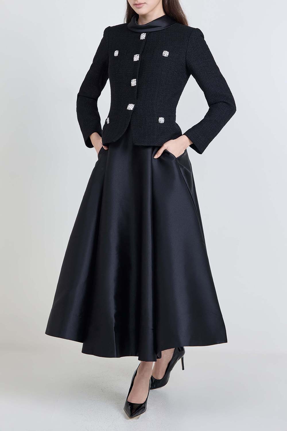 תמונת דוגמן קידמית של שמלת מידי מחויטת