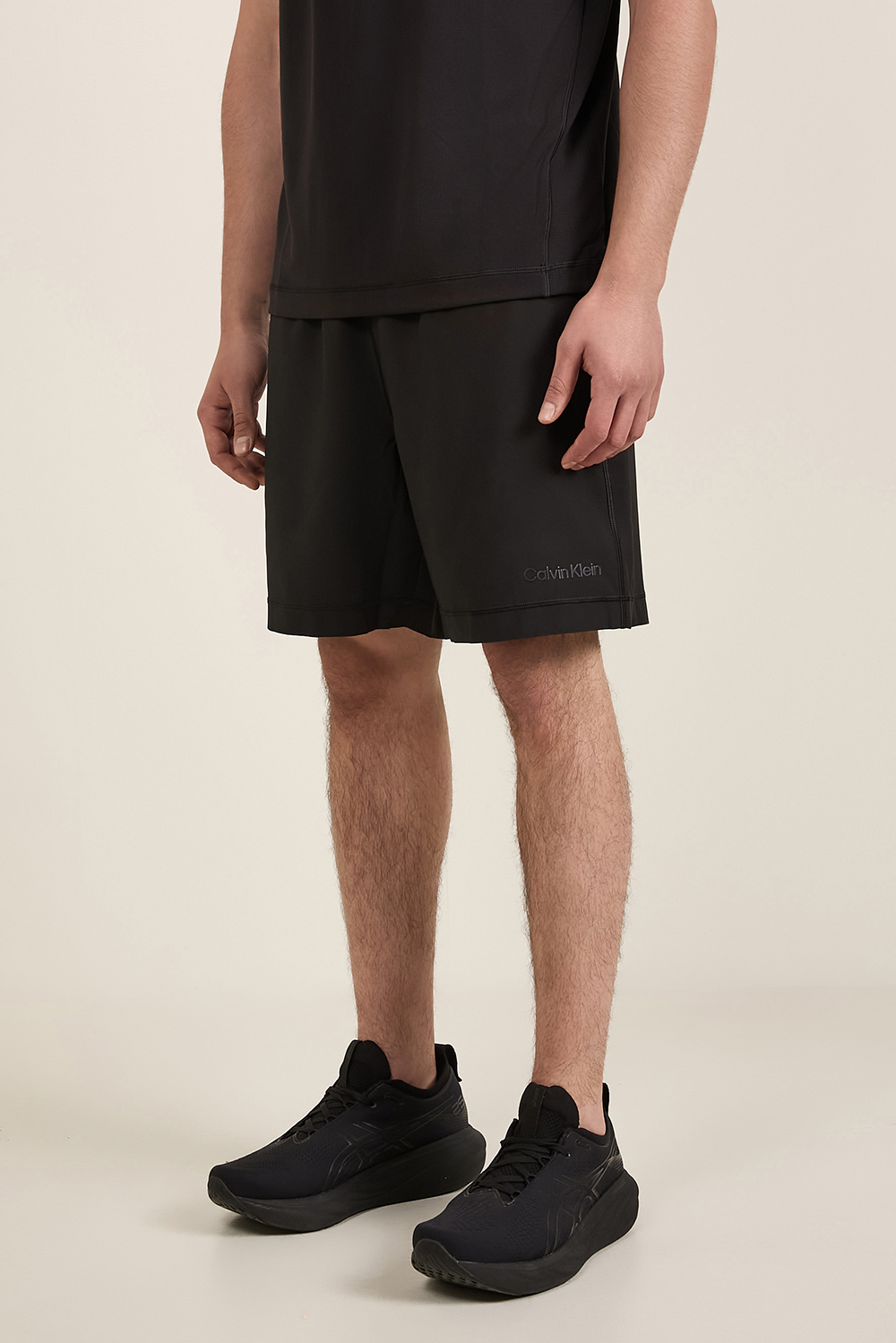 תמונת דוגמן קידמית של מכנסיים קצרים לאימון