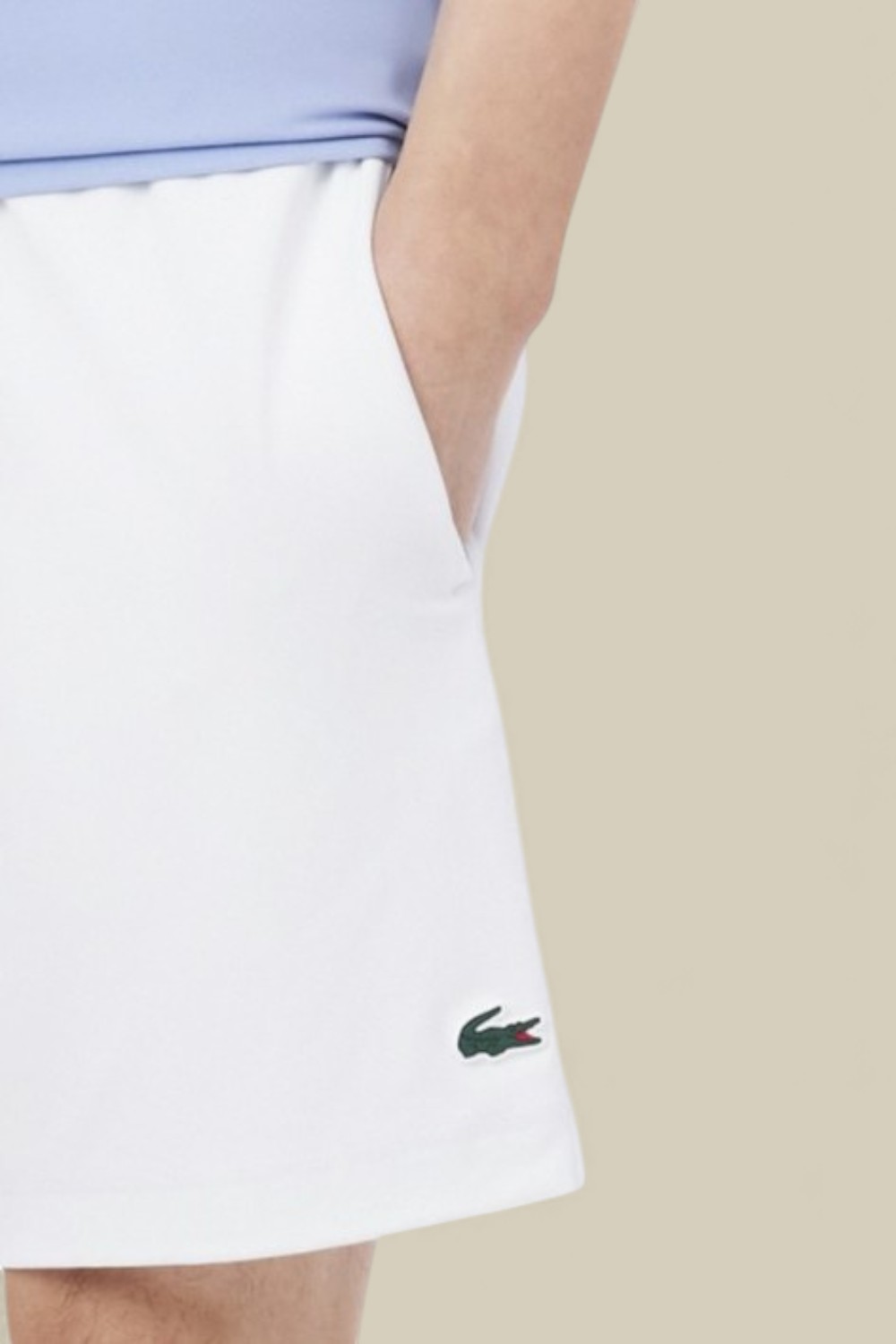 תמונת תקריב דוגמן של מכנסיים קצרים לאימון