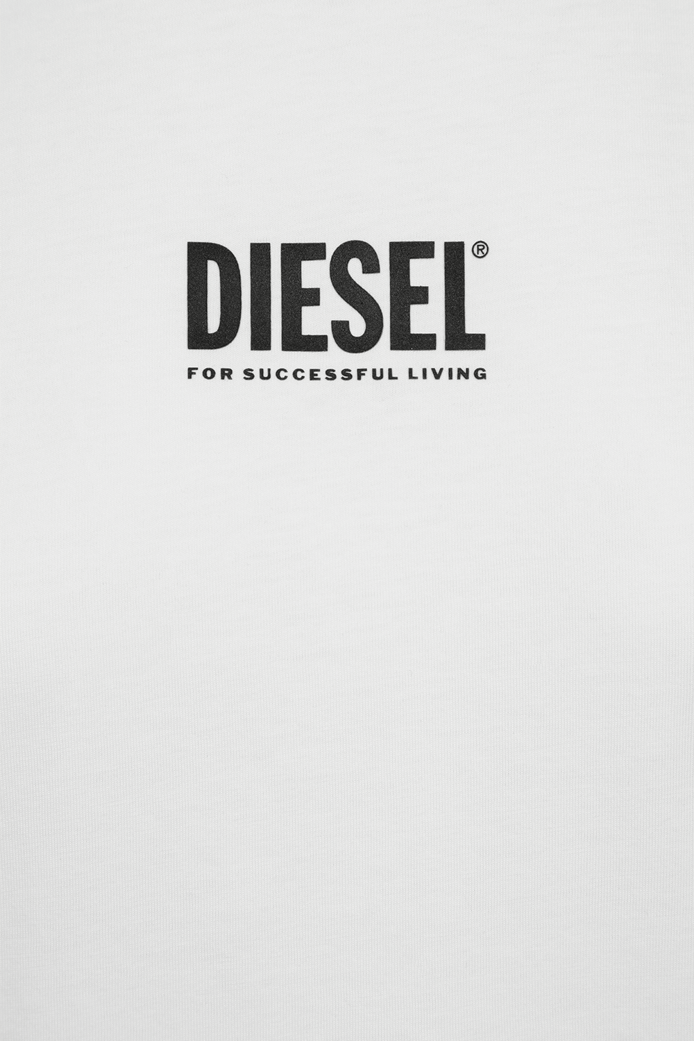 תמונה אחורית של חולצת לוגו טי לבנה