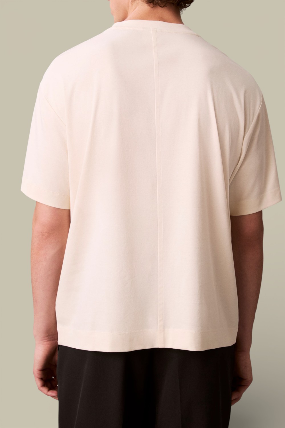 תמונת דוגמן אחורית של חולצת טי