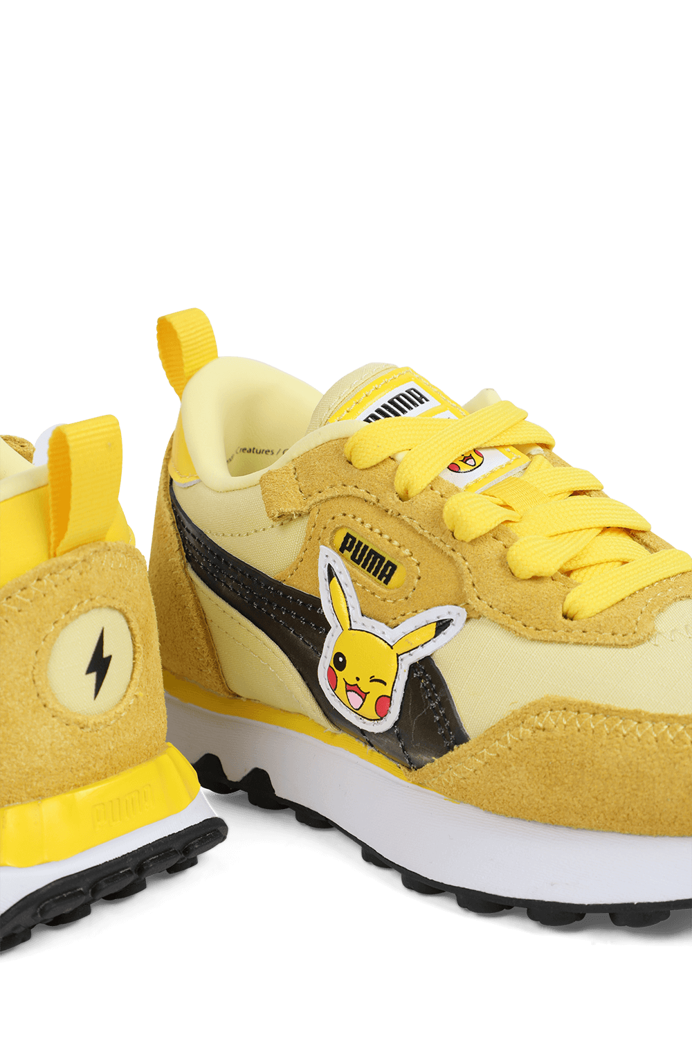 תמונת תקריב של פומה X פוקימון נעלי סניקרס פיקאצ'ו - מידות 28-33