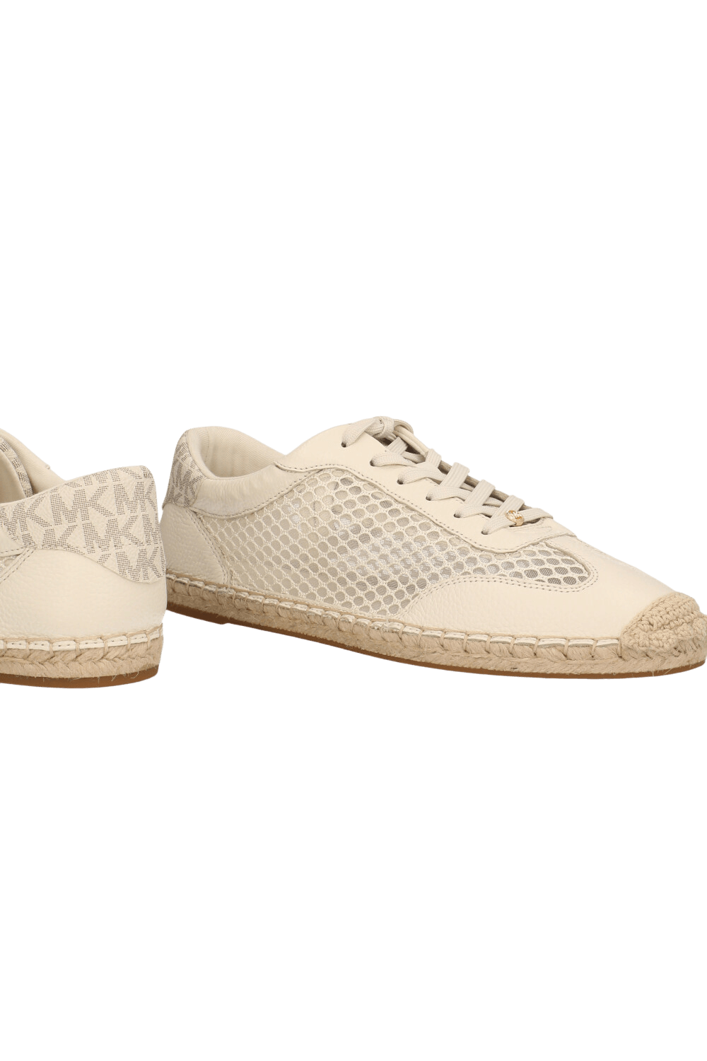 תמונת תקריב של נעלי אספדריל