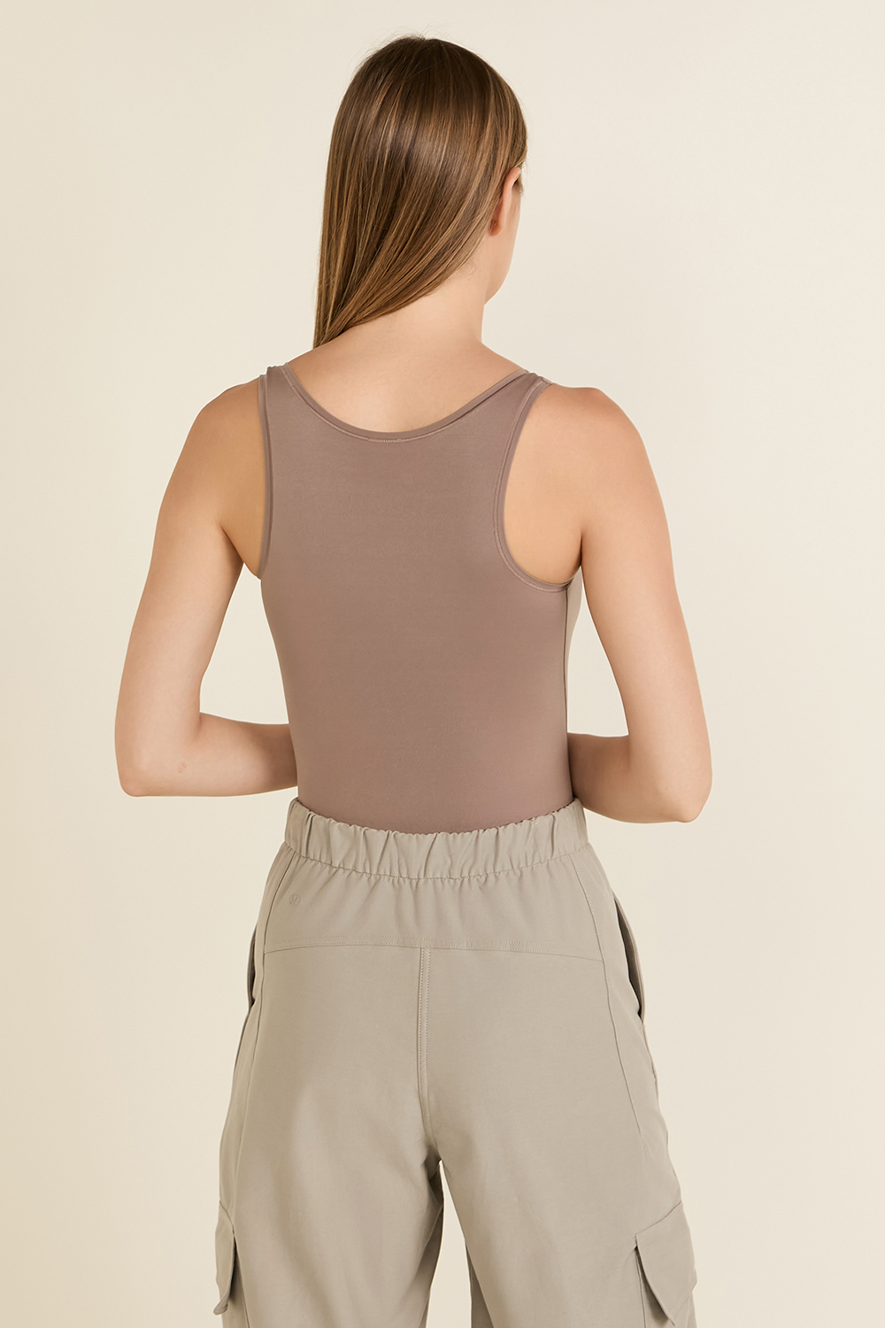 תמונת דוגמן אחורית של Nulu Square-Neck Sleeveless Bodysuit