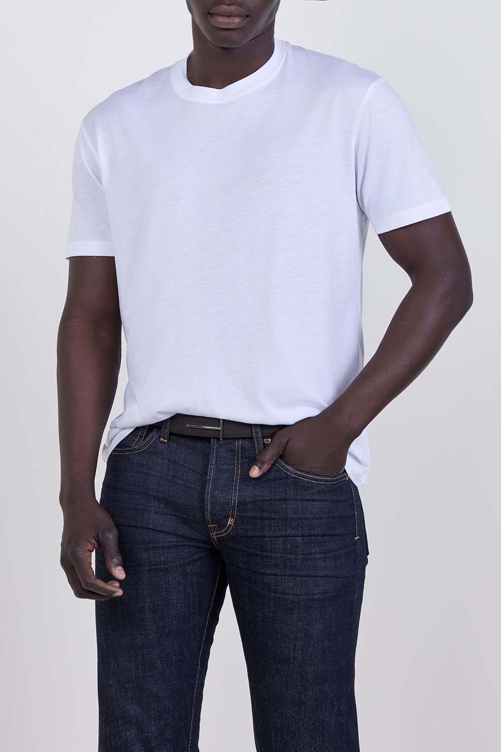 תמונת דוגמן קידמית של חולצת טי