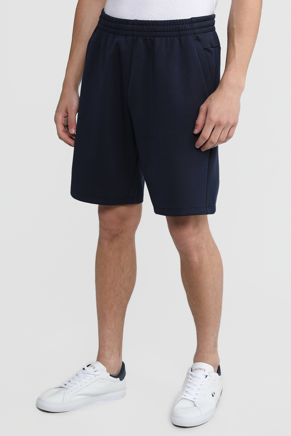 תמונת דוגמן קידמית של מכנסי טרנינג קצרים