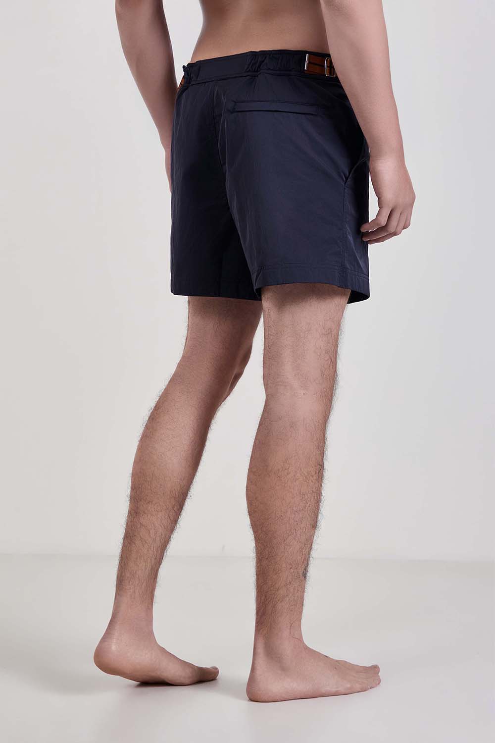 תמונת דוגמן אחורית של מכנסי בגד ים