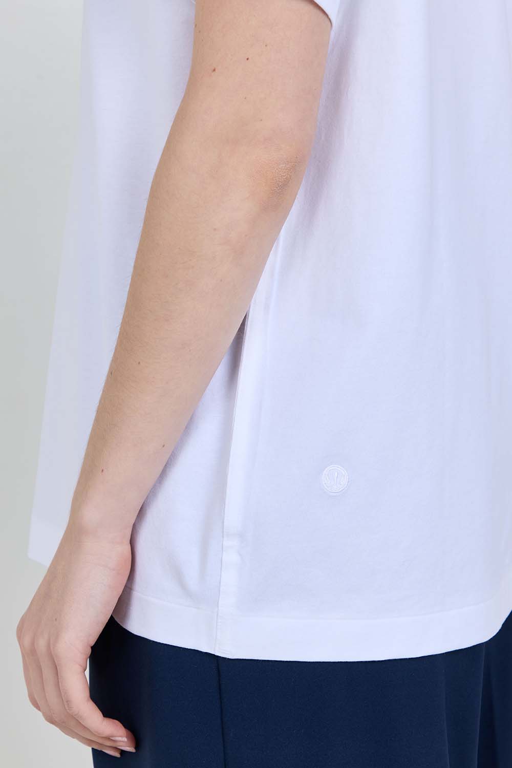 תמונת תקריב דוגמן של All Yours Organic Cotton T-Shirt