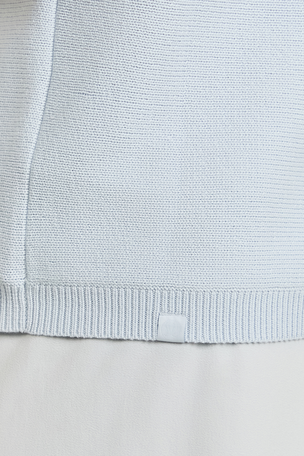 תמונת תקריב דוגמן של Cotton-Blend Knit Button Up Short-Sleeve Shirt