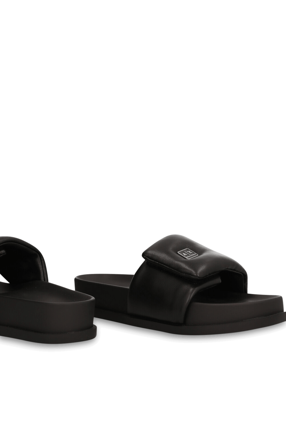 תמונת תקריב של כפכפי סליידס