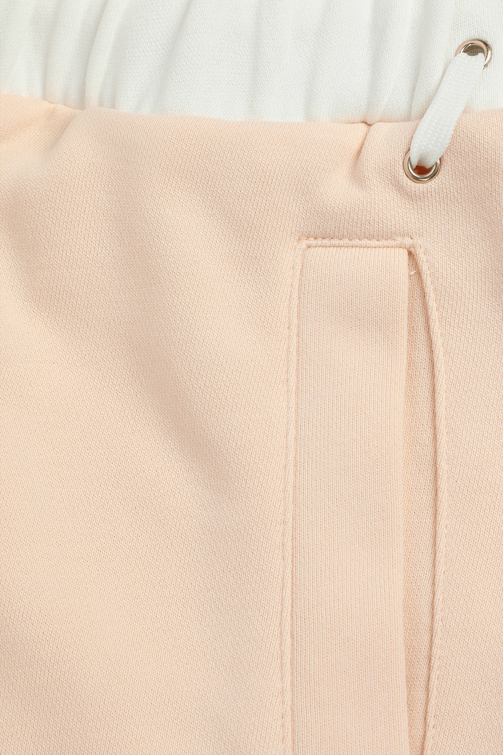 תמונה אחורית של גילאי 14 מכנסיים ורודים עם שרוכים לבנים