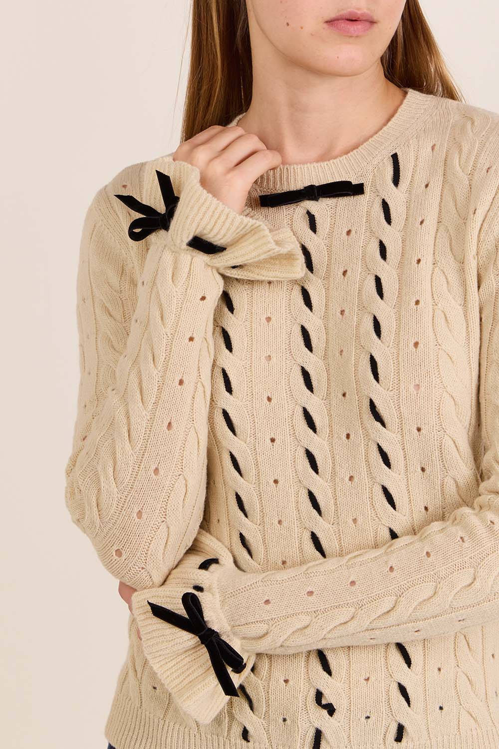 תמונת תקריב דוגמן של סריג צמות