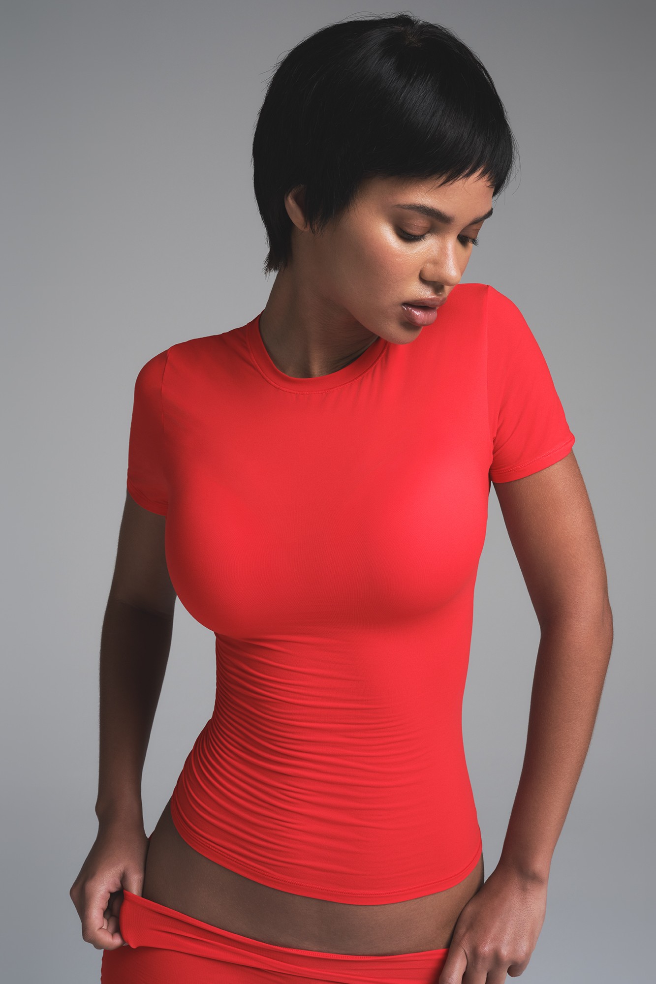 תמונת תקריב דוגמן של SHORT SLEEVE T-SHIRT