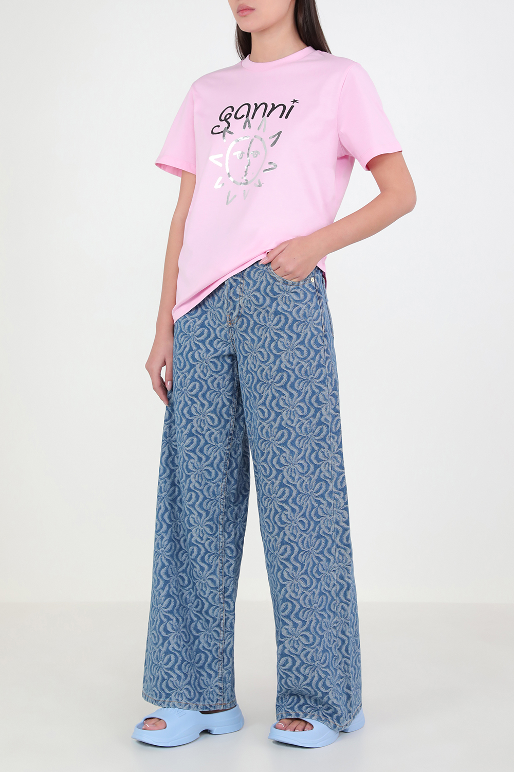 תמונת דוגמן קידמית של כפכפי סליידס