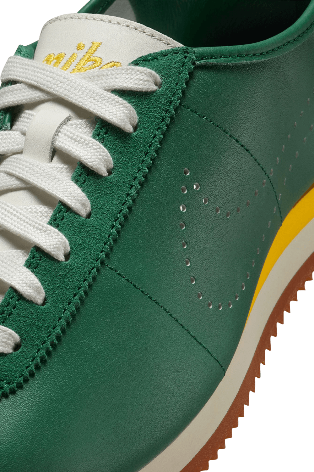 תמונת פנים של נעלי סניקרס קורטז