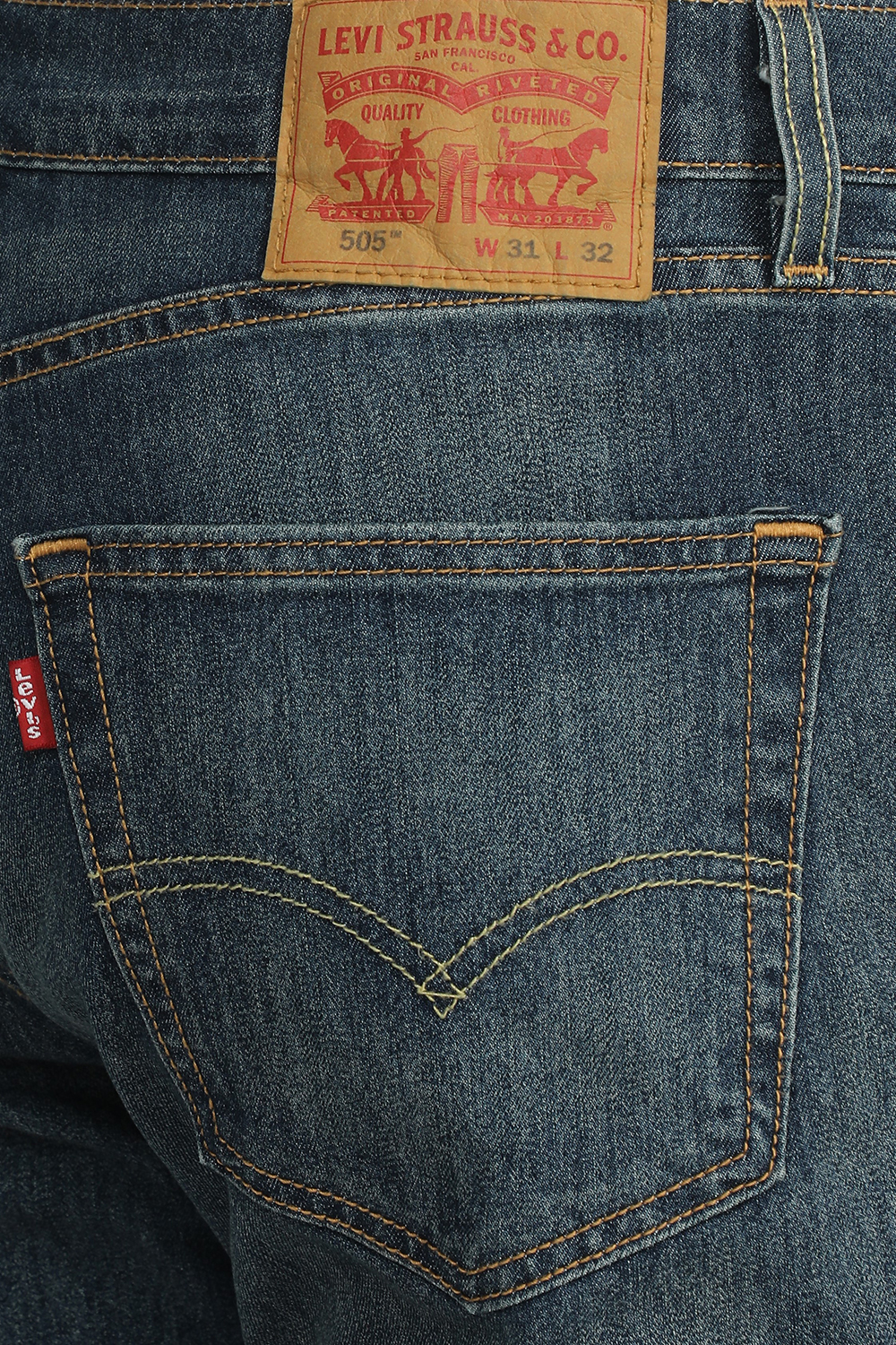 תמונת תקריב דוגמן של מכנסי ג`ינס 505