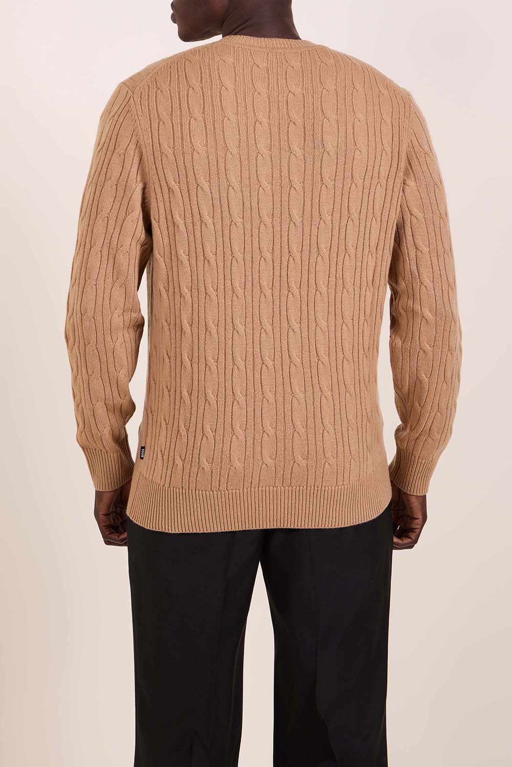 תמונת דוגמן אחורית של סריג צמר וקשמיר