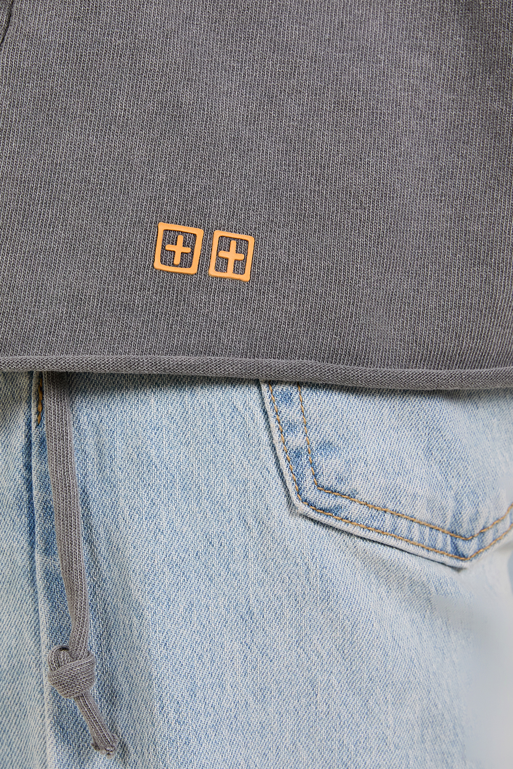 תמונת דוגמן אחורית של חולצת טי