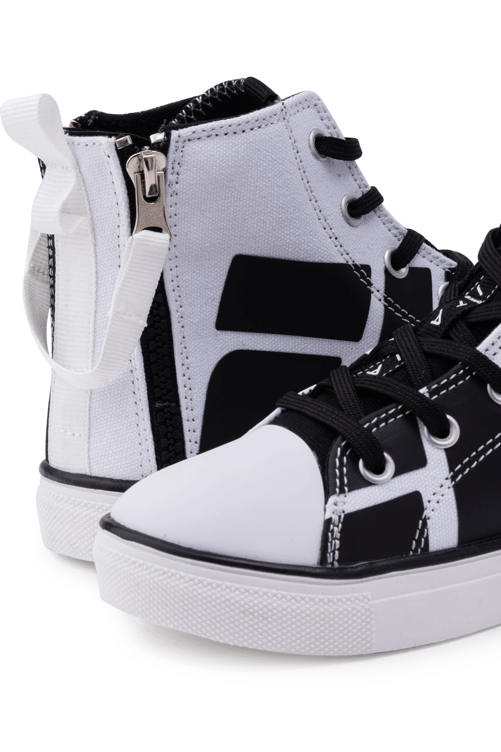 תמונה אחורית של מידות 32-37 סניקרס לוגו גבוהות בשחור ולבן