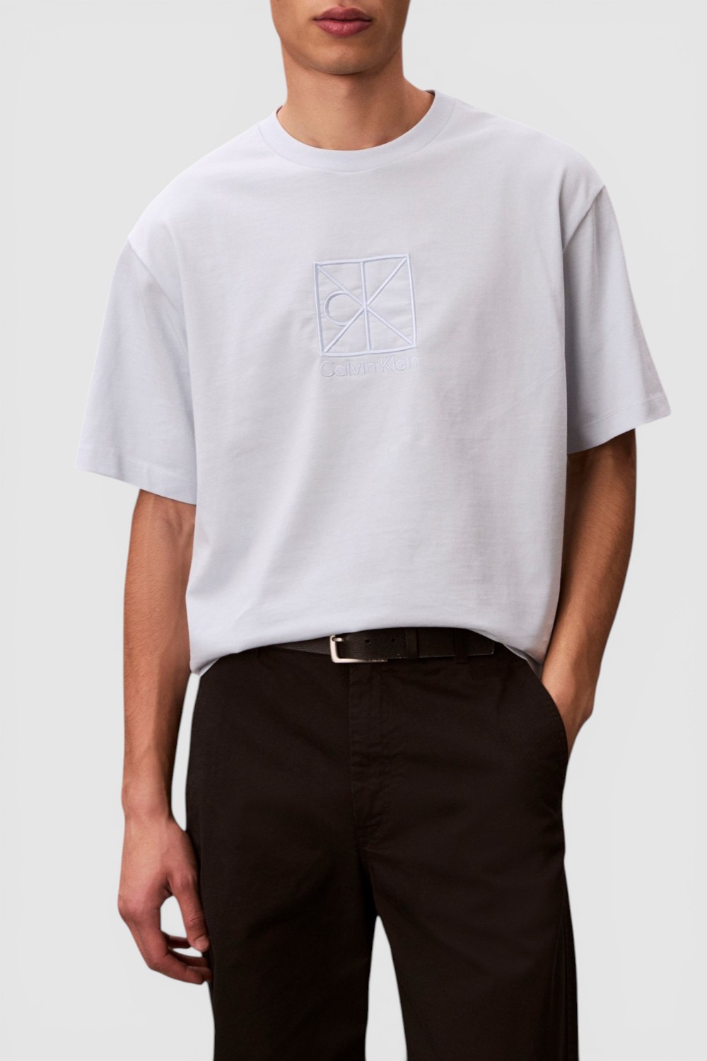 תמונת דוגמן קידמית של חולצת טי