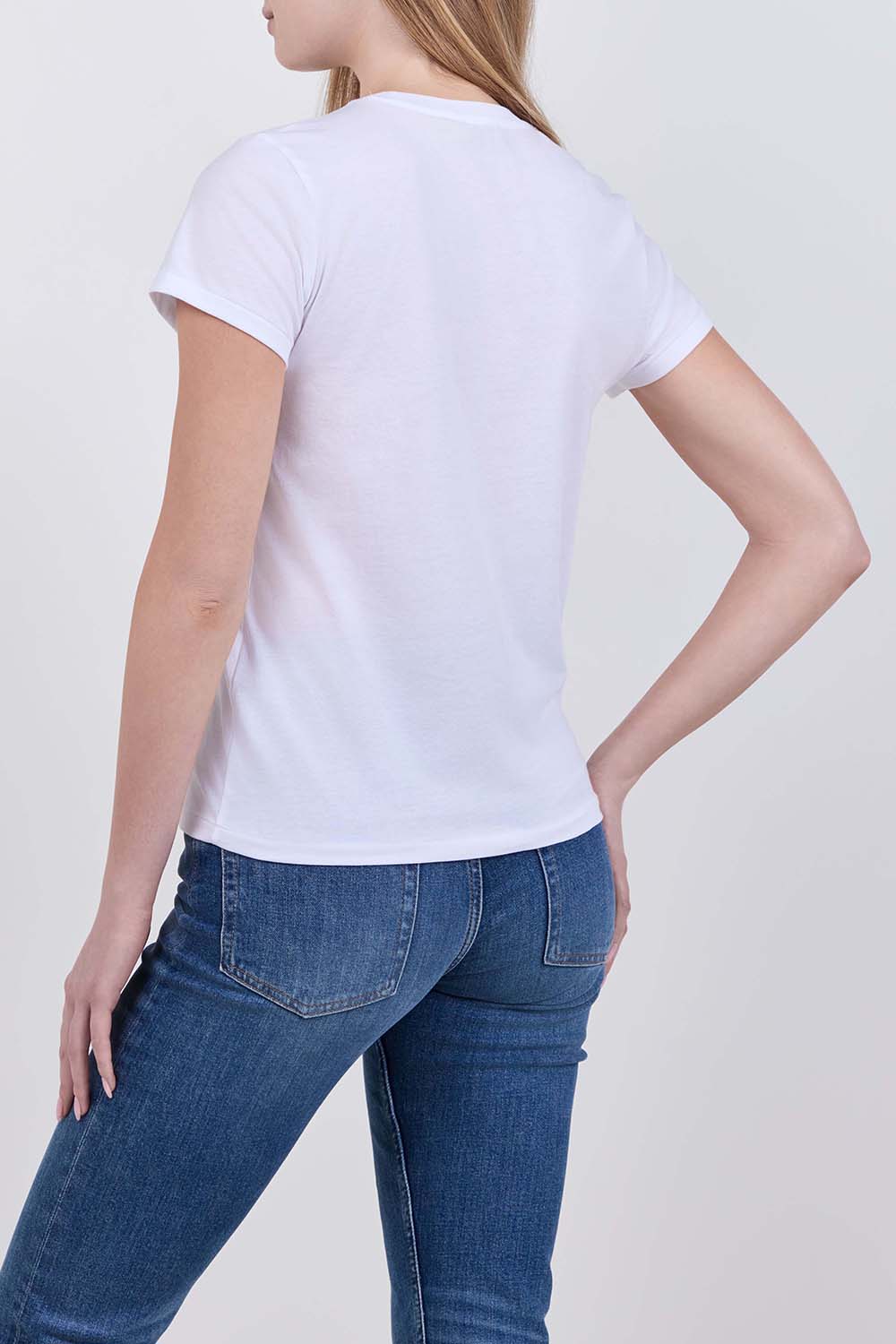 תמונת דוגמן אחורית של חולצת טי