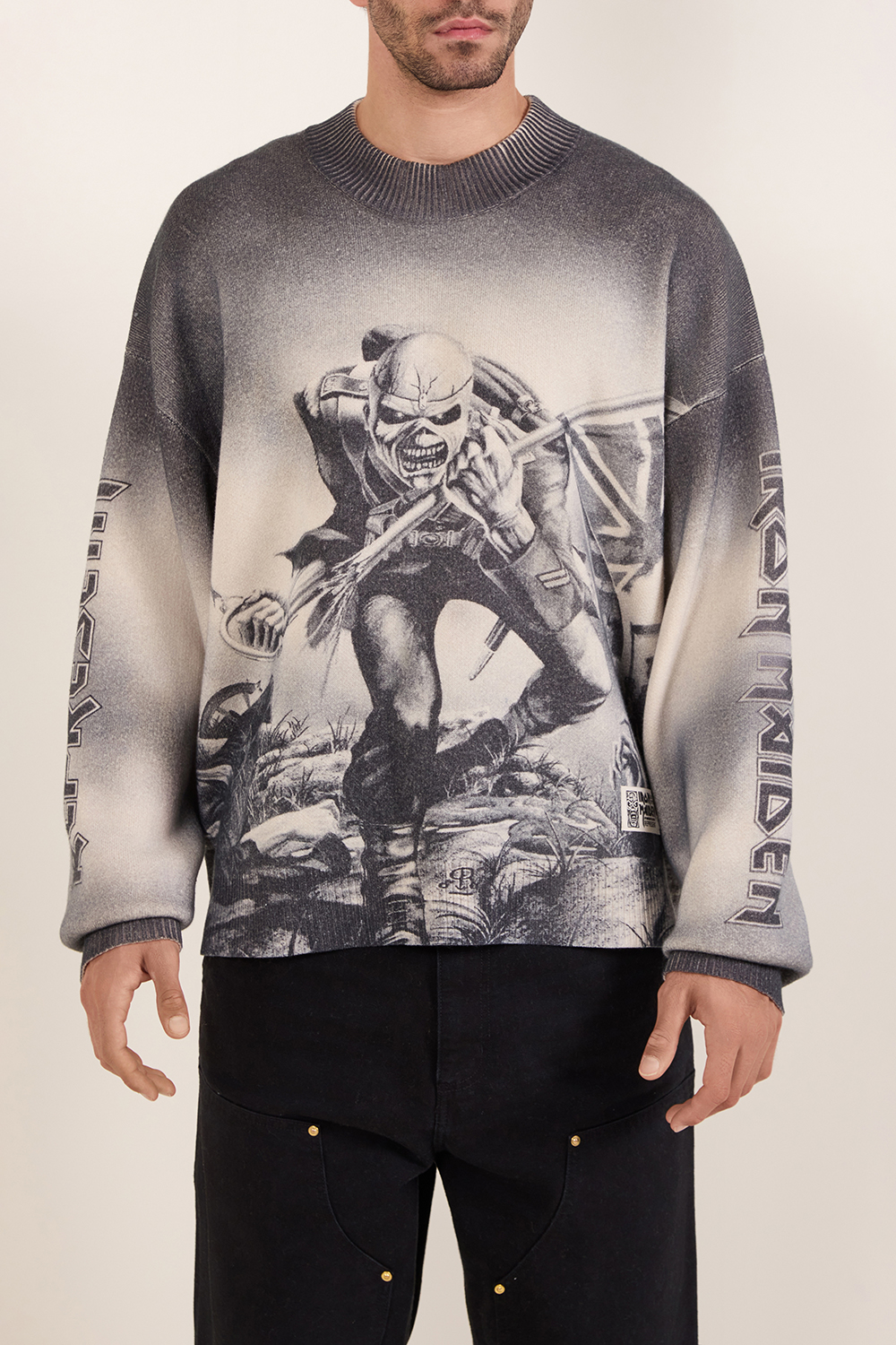 תמונת דוגמן קידמית של סוודר במהדורת 50 שנה לאיירון מיידן