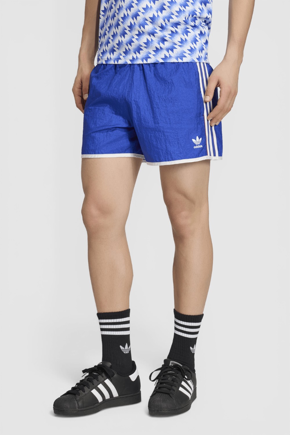 תמונת דוגמן קידמית של מכנסיים קצרים כדורגל