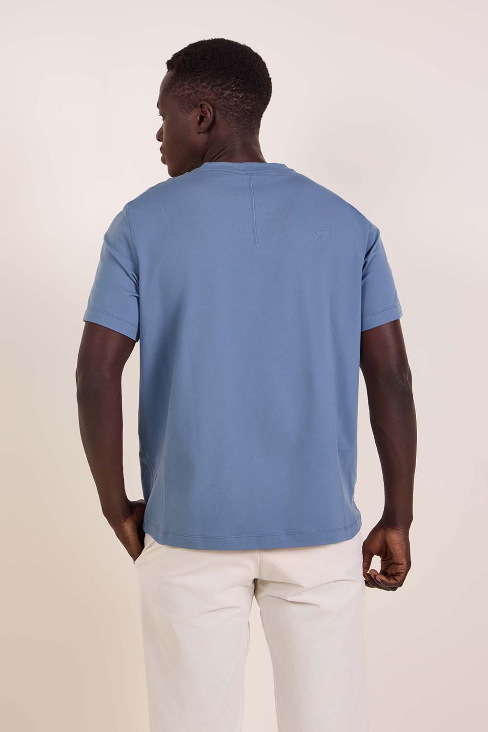 תמונת דוגמן אחורית של Soft Jersey Short-Sleeve Shirt