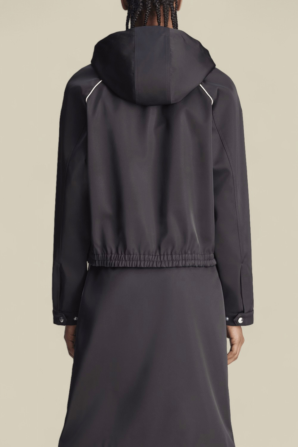 תמונת דוגמן אחורית של אדידס X וולס בונר סווטשירט קפוצ'ון