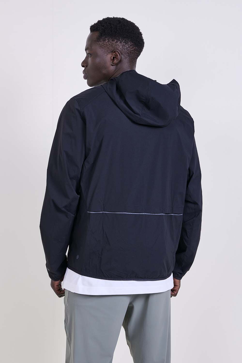 תמונת דוגמן אחורית של Fast and Free Packable Jacket