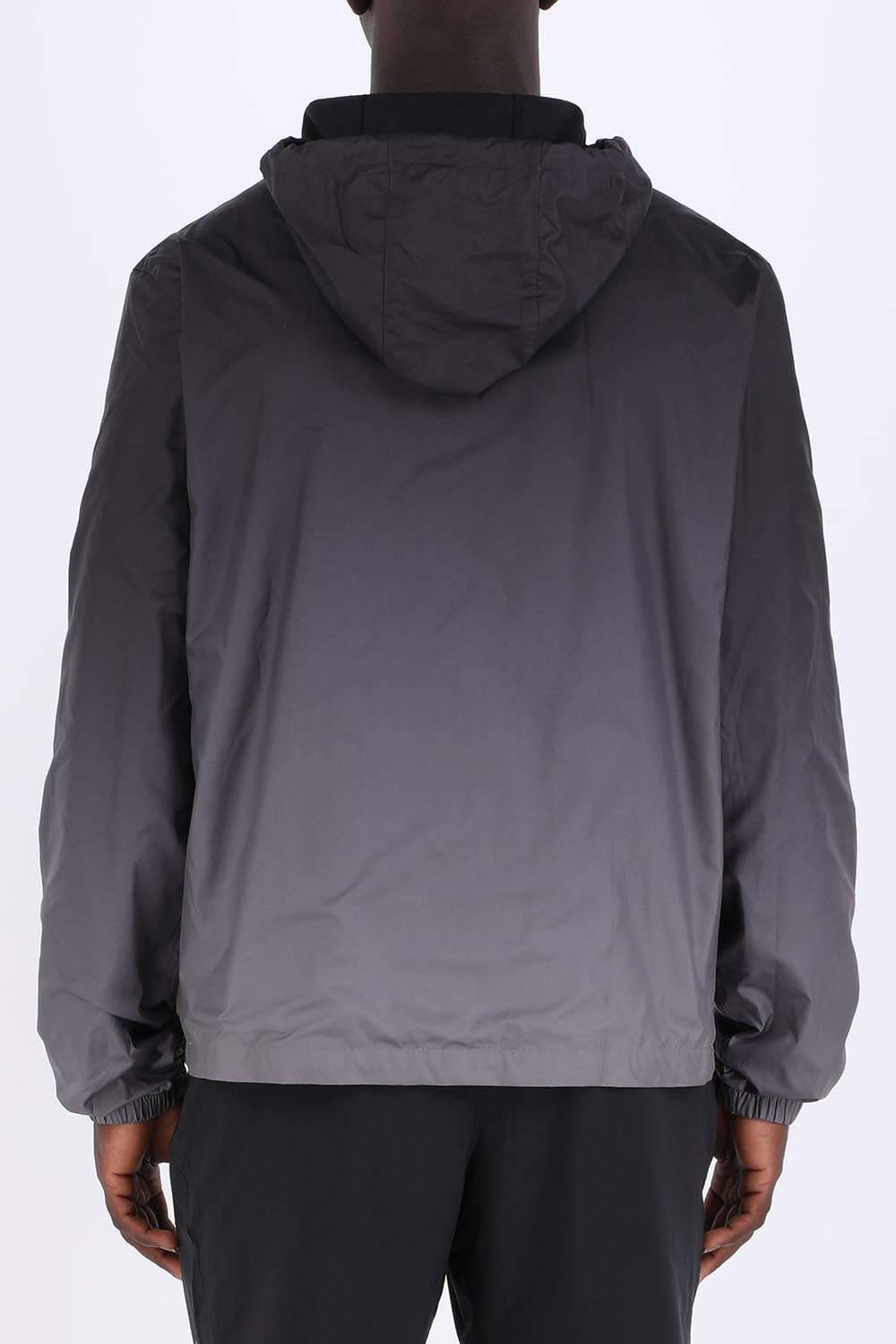 תמונת דוגמן אחורית של ז'קט אדוונט מניילון