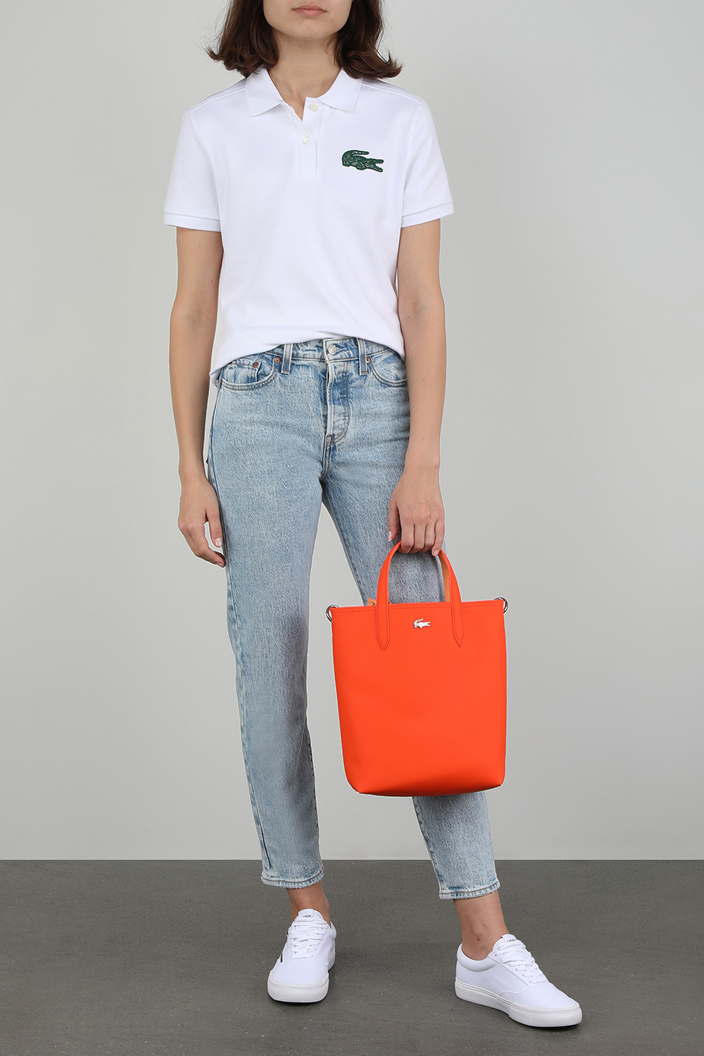 תמונת דוגמן קידמית של תיק נשיאה כתום עם פאוץ' תואם