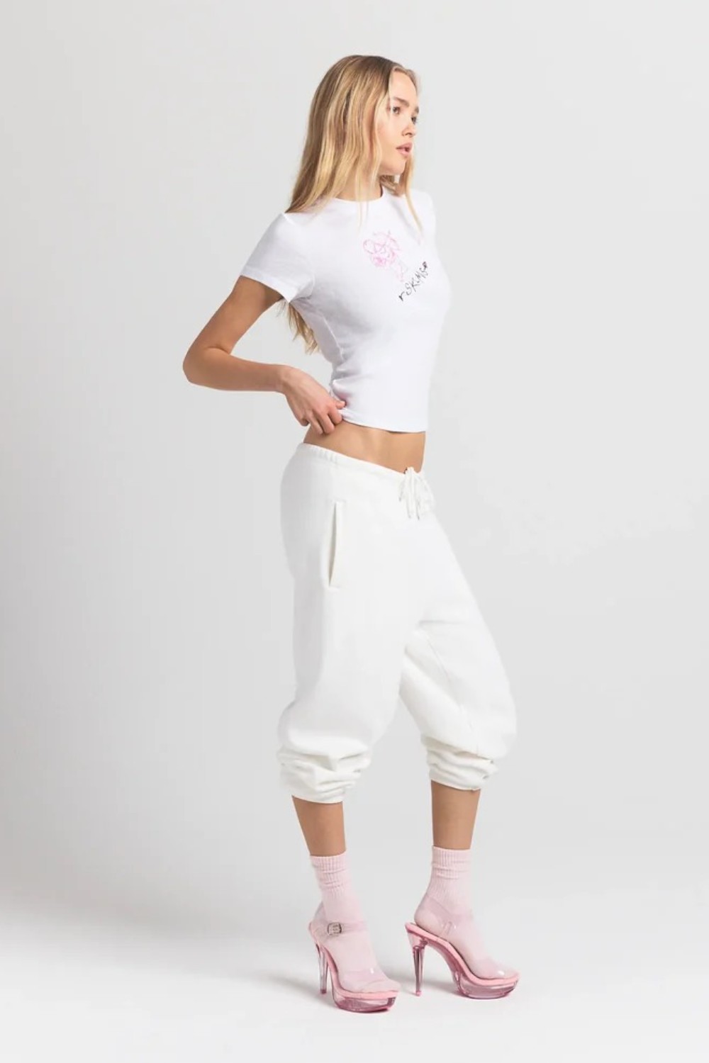 תמונת דוגמן אחורית של WORN IN JERSEY T-SHIRT