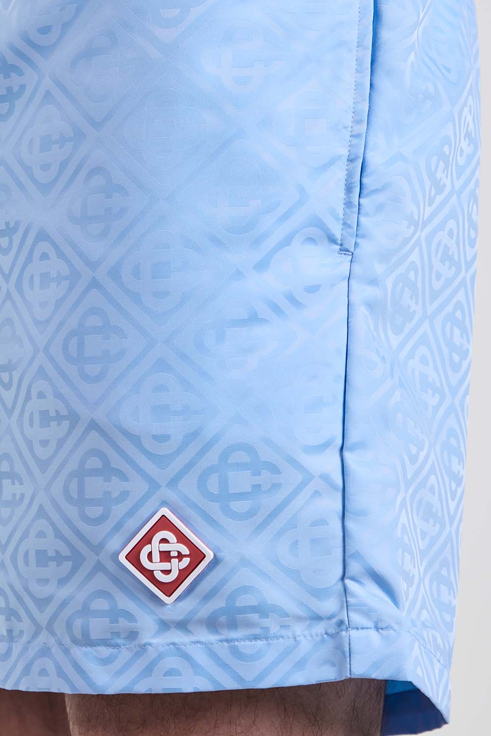 תמונת תקריב דוגמן של מכנסי בגד ים