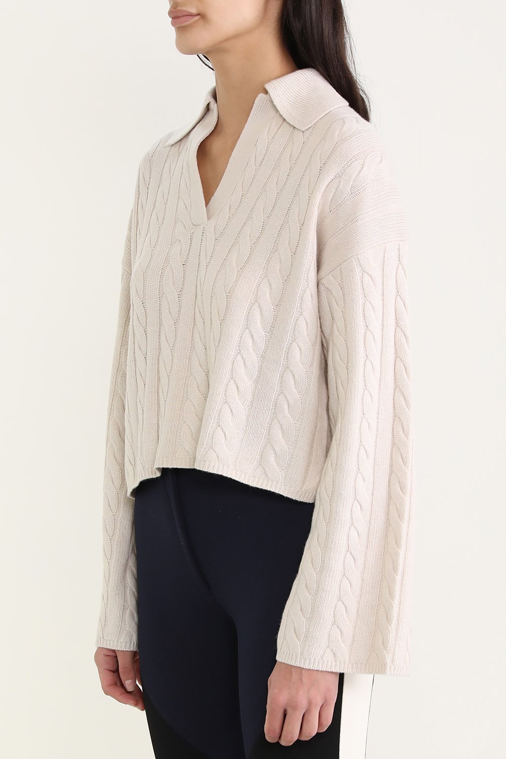 תמונת דוגמן קידמית של סוודר פולו קרופ