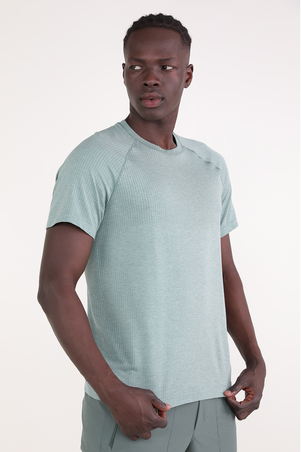 תמונת דוגמן קידמית של Metal Vent Tech Short-Sleeve Shirt