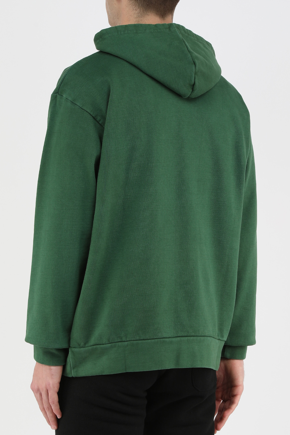 תמונת דוגמן אחורית של סווטשירט קפוצ'ון יורו סטייל עם הדפס בגוון ירוק