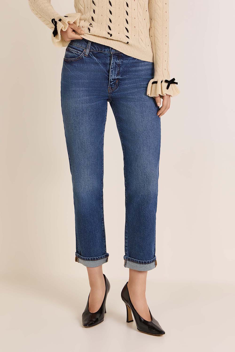 תמונת דוגמן קידמית של מכנסי ג'ינס בגזרת בויפרנד