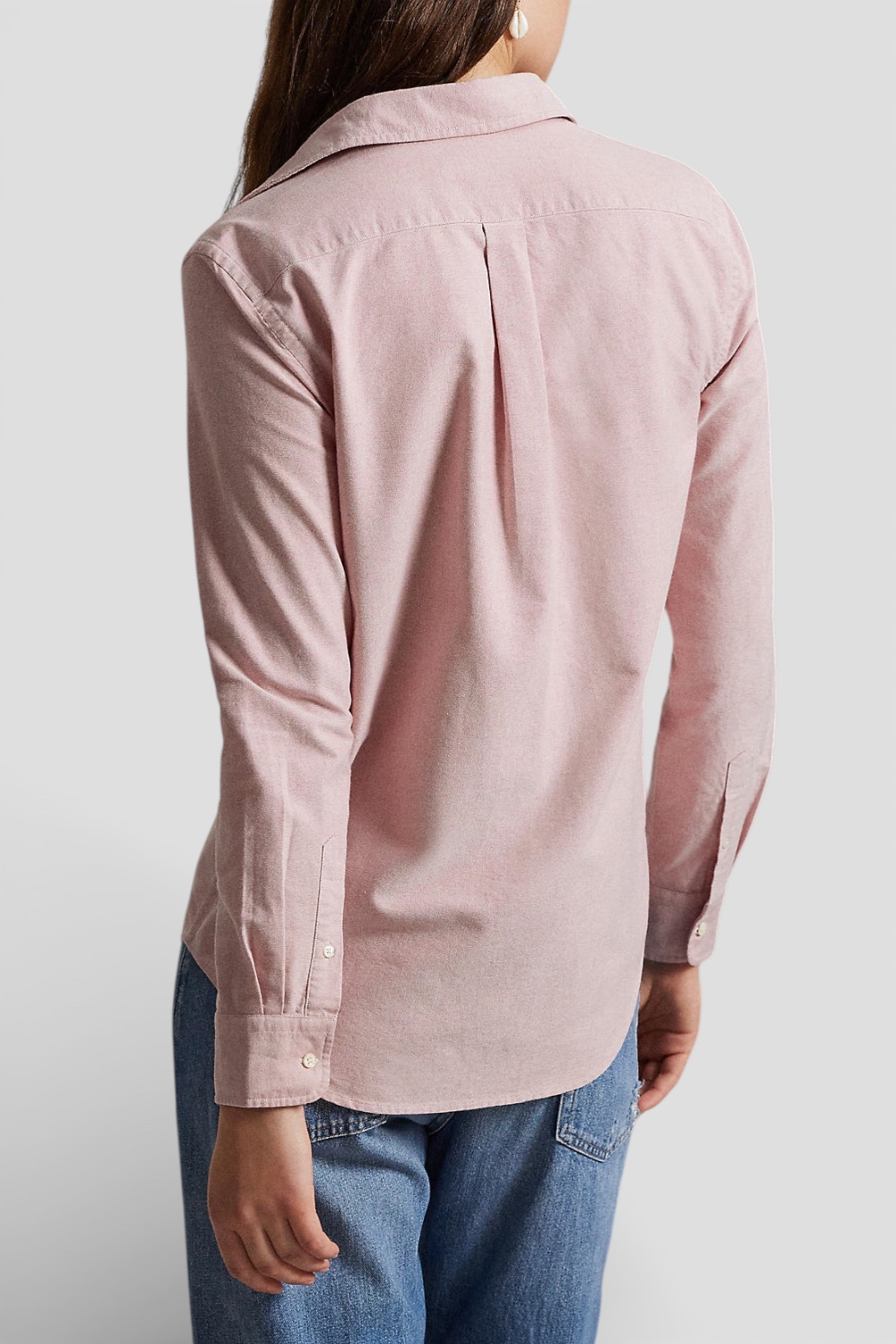 תמונת דוגמן אחורית של חולצה מכופתרת