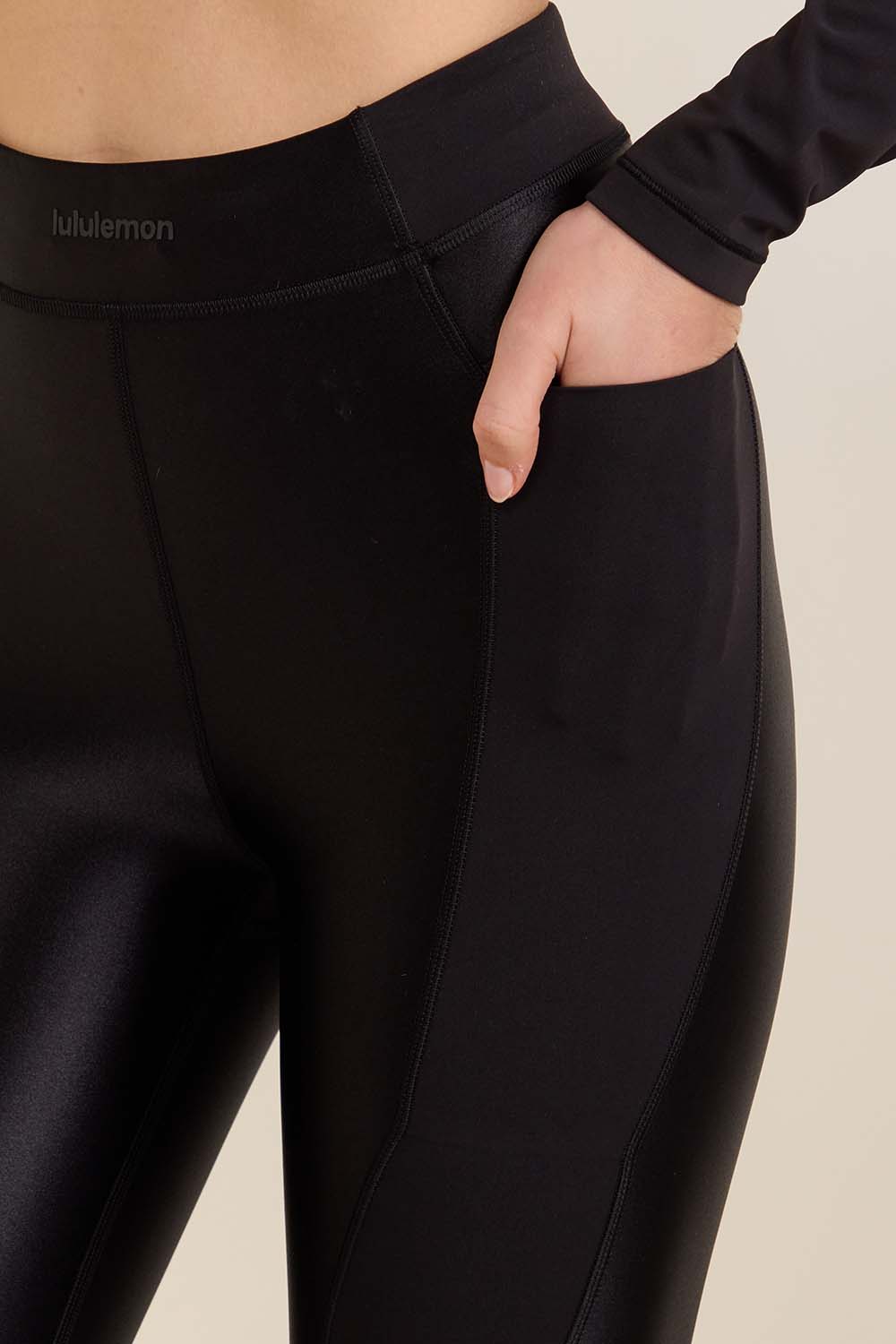 תמונת תקריב דוגמן של Satin Shine Panelled Tight 25 Wordmark