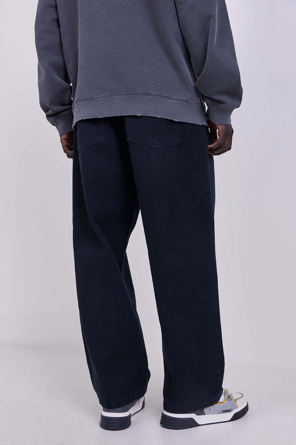 תמונת דוגמן אחורית של מכנסיים ארוכים ברנדון