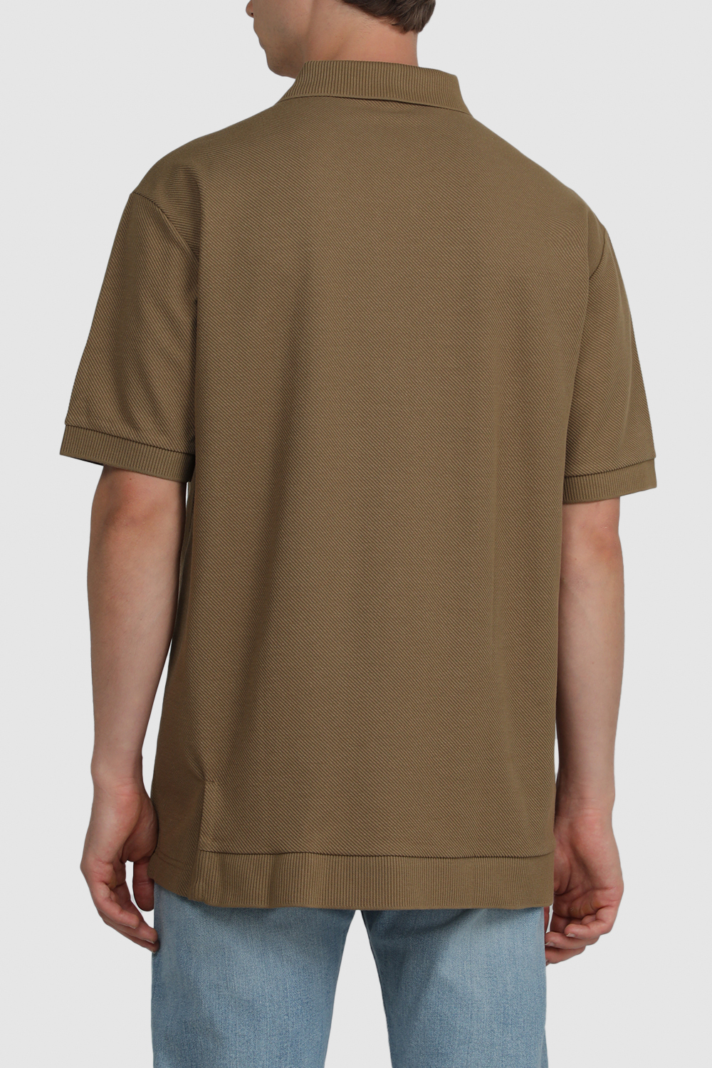 תמונת דוגמן אחורית של חולצת פולו