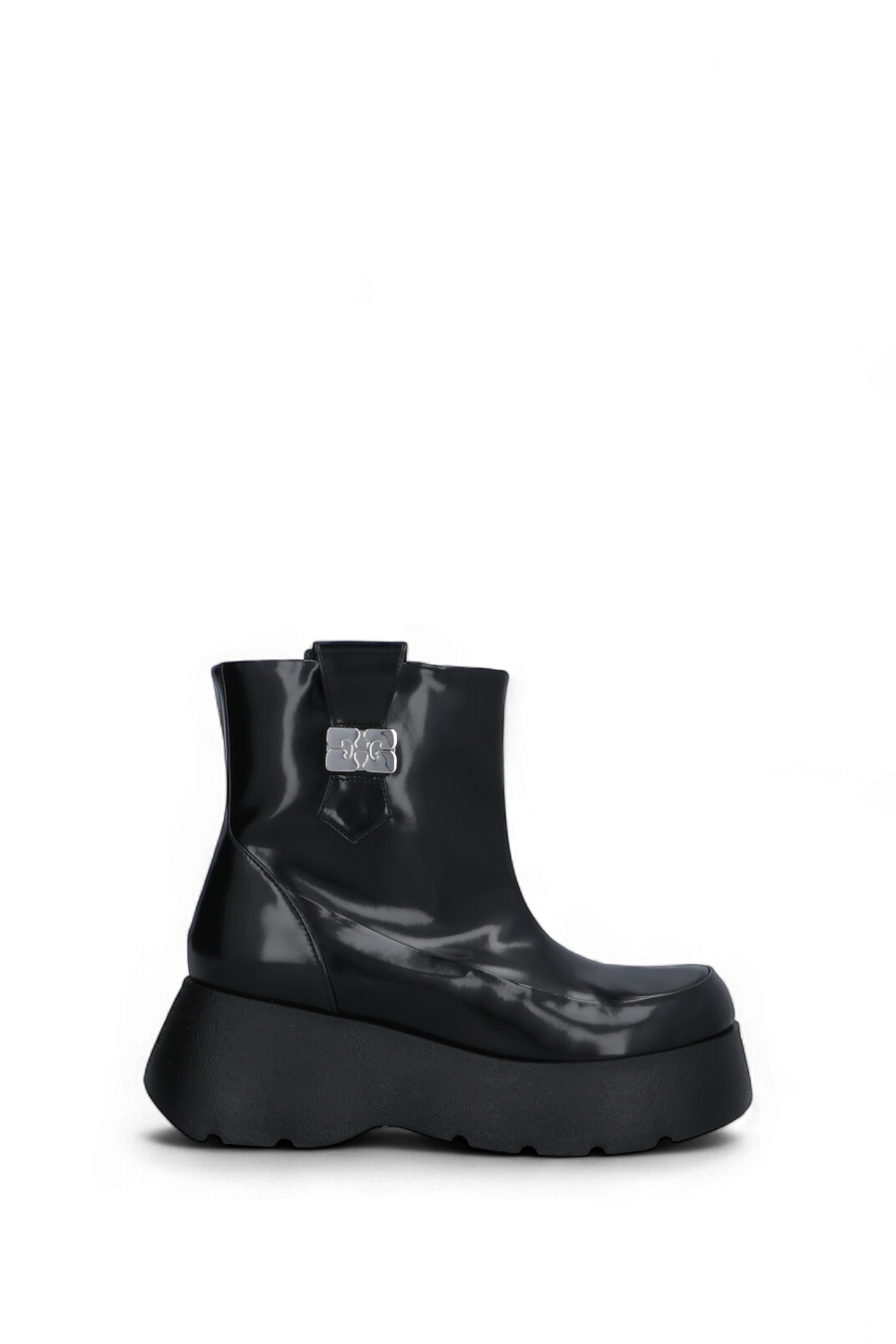 תמונה קידמית של מגפוני קאט לואו