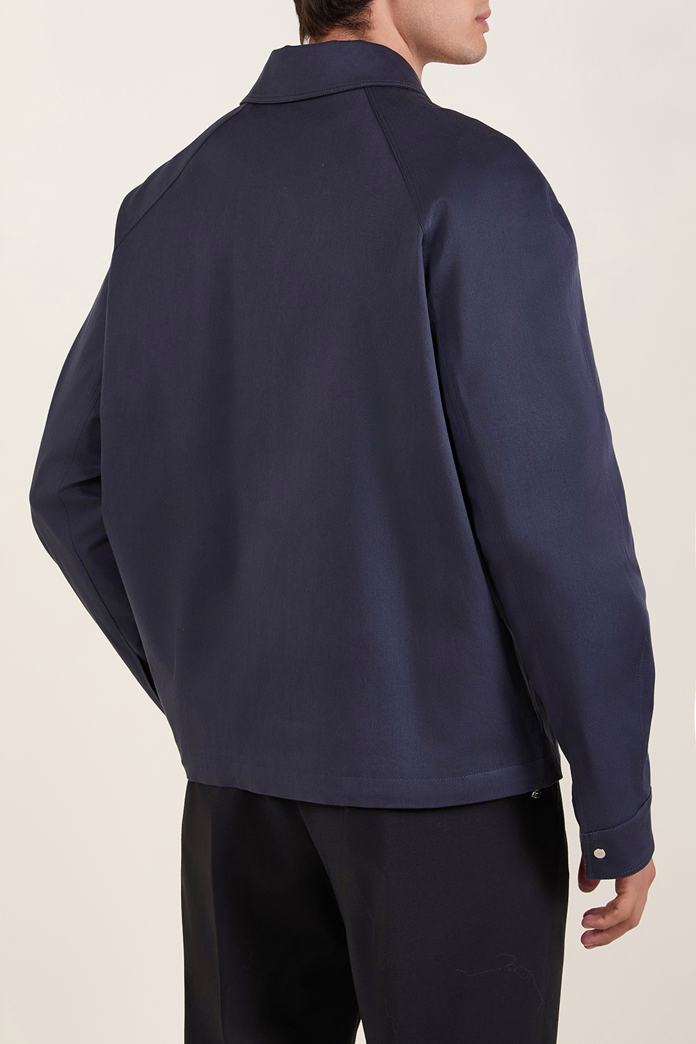 תמונת דוגמן אחורית של ז'קט קל