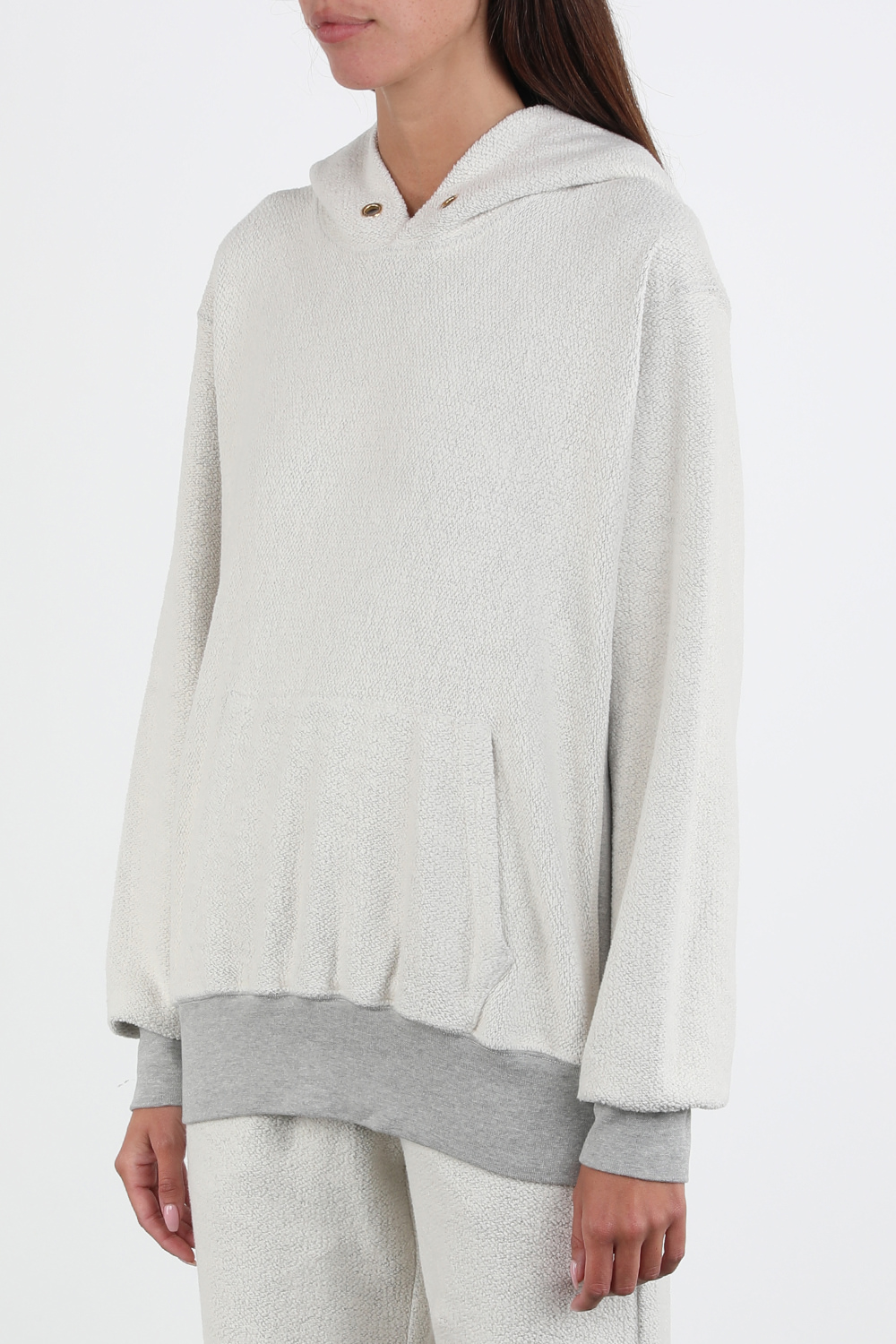 תמונת דוגמן קידמית של סווטשירט קפוצ'ון בגוון אפור